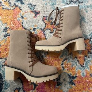 Vici Boots 7.5